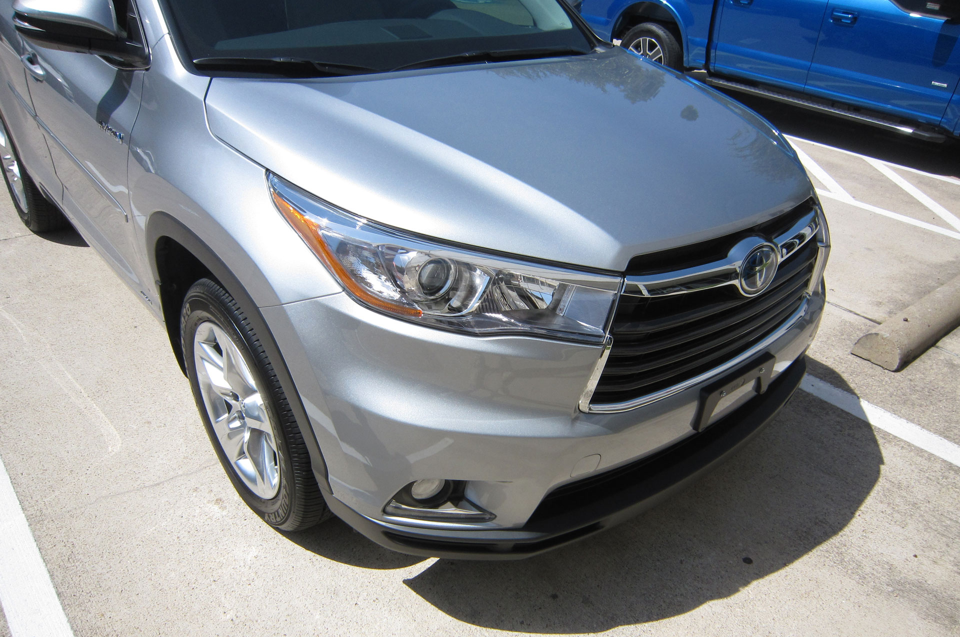 Toyota Highlander protected with 3M Pro Series Clear Bra Paint Protection Film
